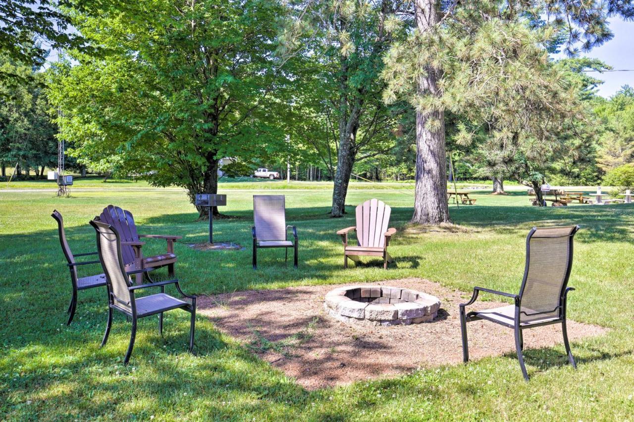 Simple Cranberry And Wine Farm Home With Fire Pit! 伊格尔里弗 外观 照片